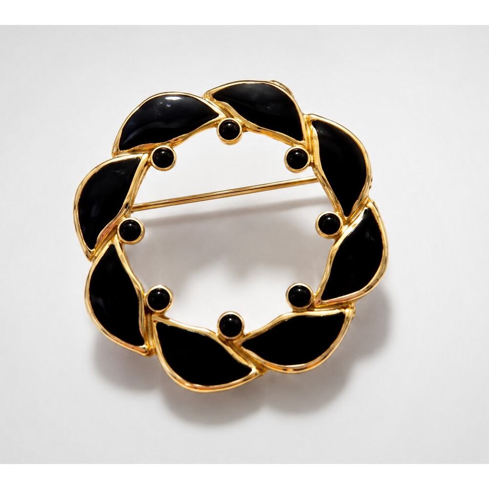 Black‎ Enamel Wreath Brooch Pin Circle Gold-tone 1.25" Vintage go-119